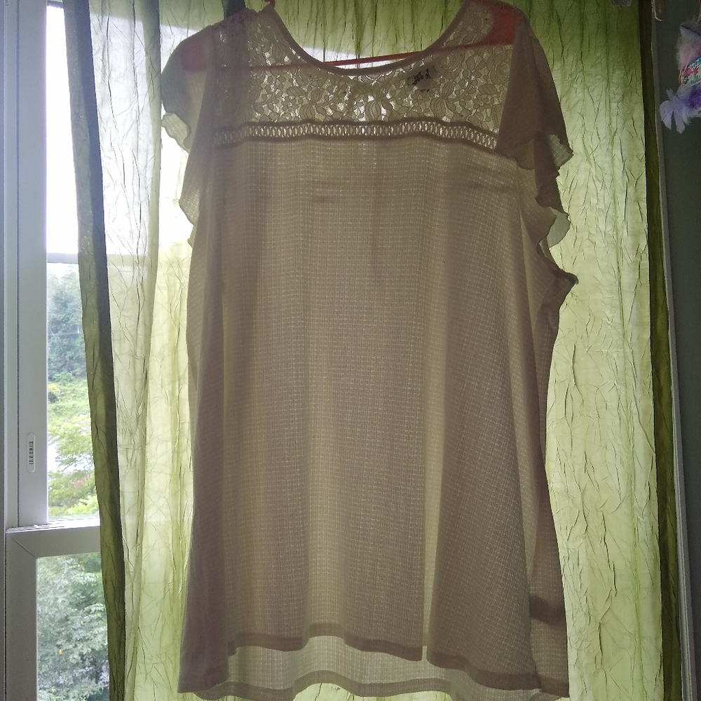 Cute airy top